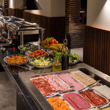 Pestana Amsterdam Riverside Exterior foto A salad bar