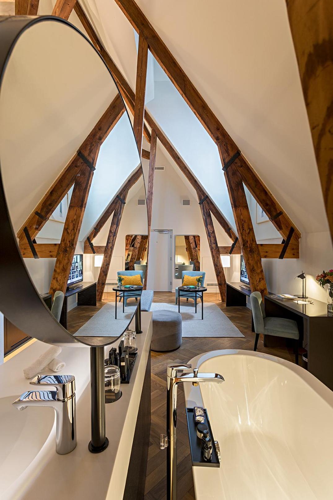 Pestana Amsterdam Riverside Exterior foto The interior of a suite at the Hotel de la Ville