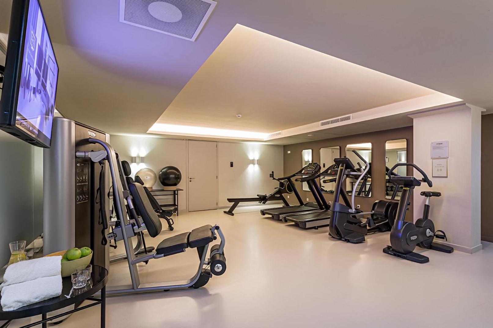Pestana Amsterdam Riverside Exterior foto The gym at the hotel