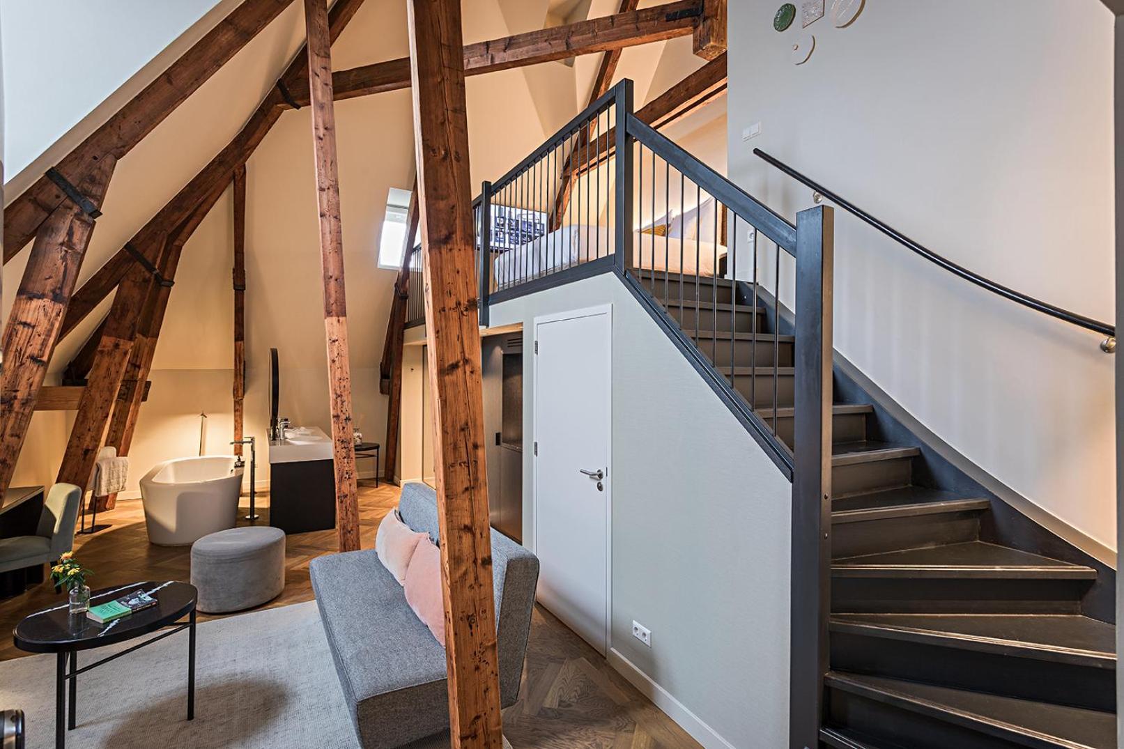 Pestana Amsterdam Riverside Exterior foto A staircase in a modern apartment